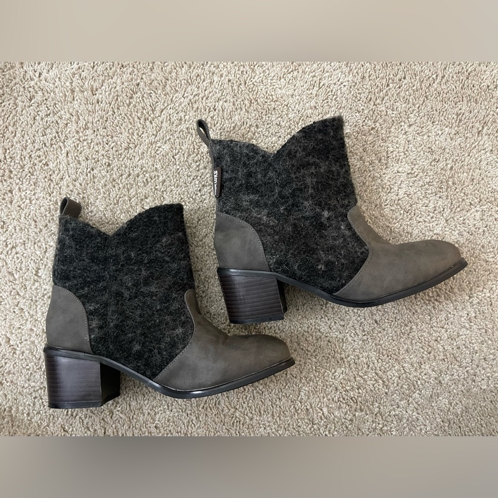 Muk Luks wool blend upper western booties size 8 block heel boho fall